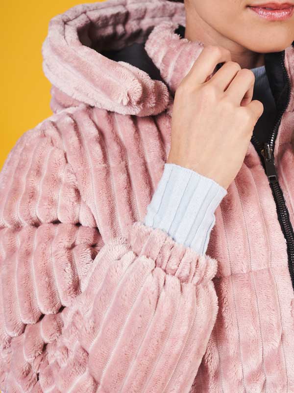 Chamarra de dama, diseño texturizado, color rosa