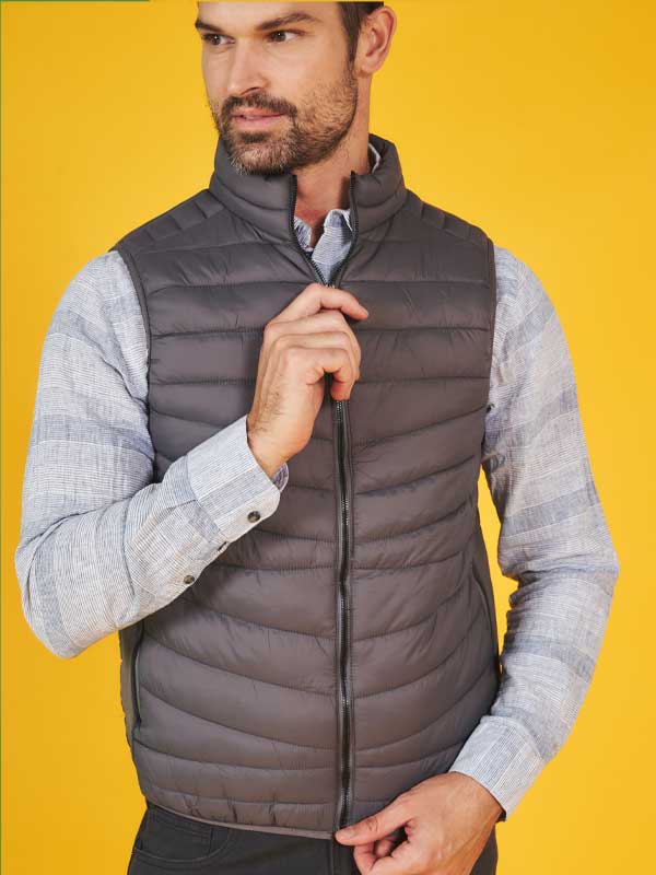 Chaleco impermeable color arena para caballero